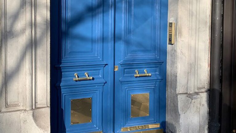 Rénovation d’une cabine d’ascenseur et d’une entrée d’immeuble à Paris 4e